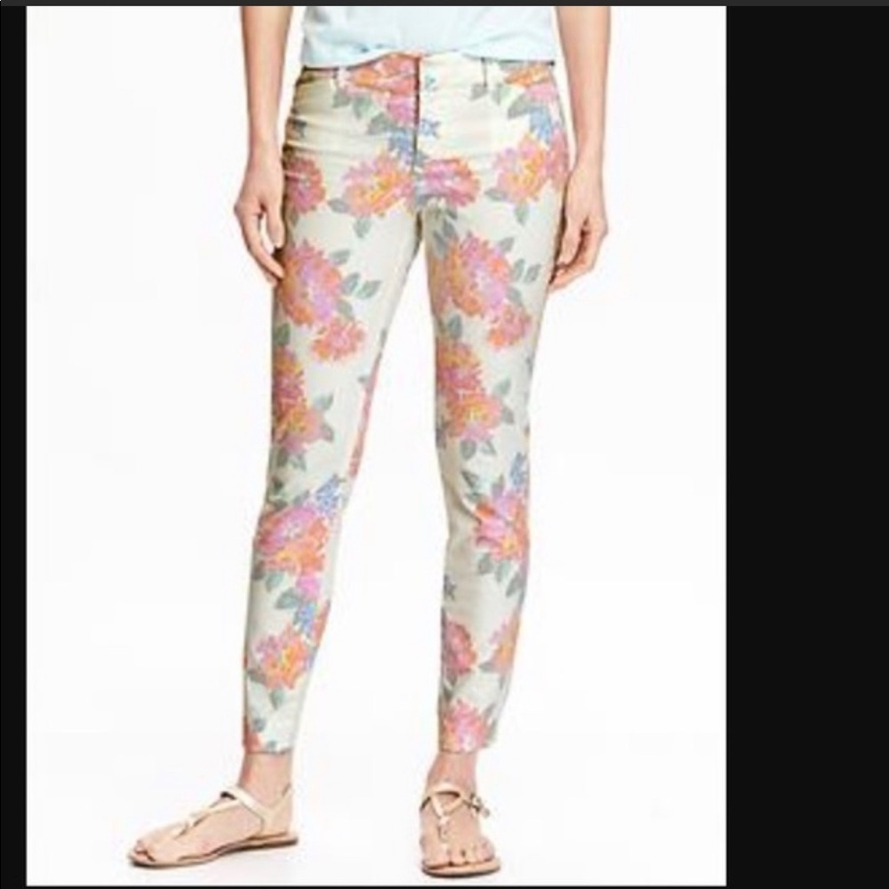 NWT⛱️Old Navy Floral Pixie Chinos - 14